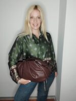 Τσάντα clutch μεγάλη με μεταλλικό κούμπωμα - Image 5