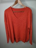 Πουλόβερ μακρυμάνικο με σχήμα V στο στήθος - Image 10